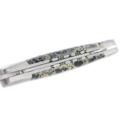 Couteau Laguiole en Aubrac 12 cm double platine 2 mitres, manche lavande noire, ressort forgé inox